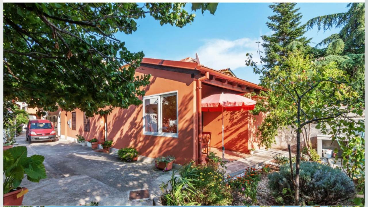 House Suzi Počitniška hiša *